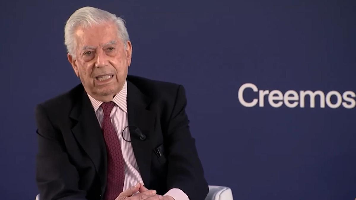 Mario Vargas Llosa protagoniza unas polémicas declaraciones sobre la democracia.