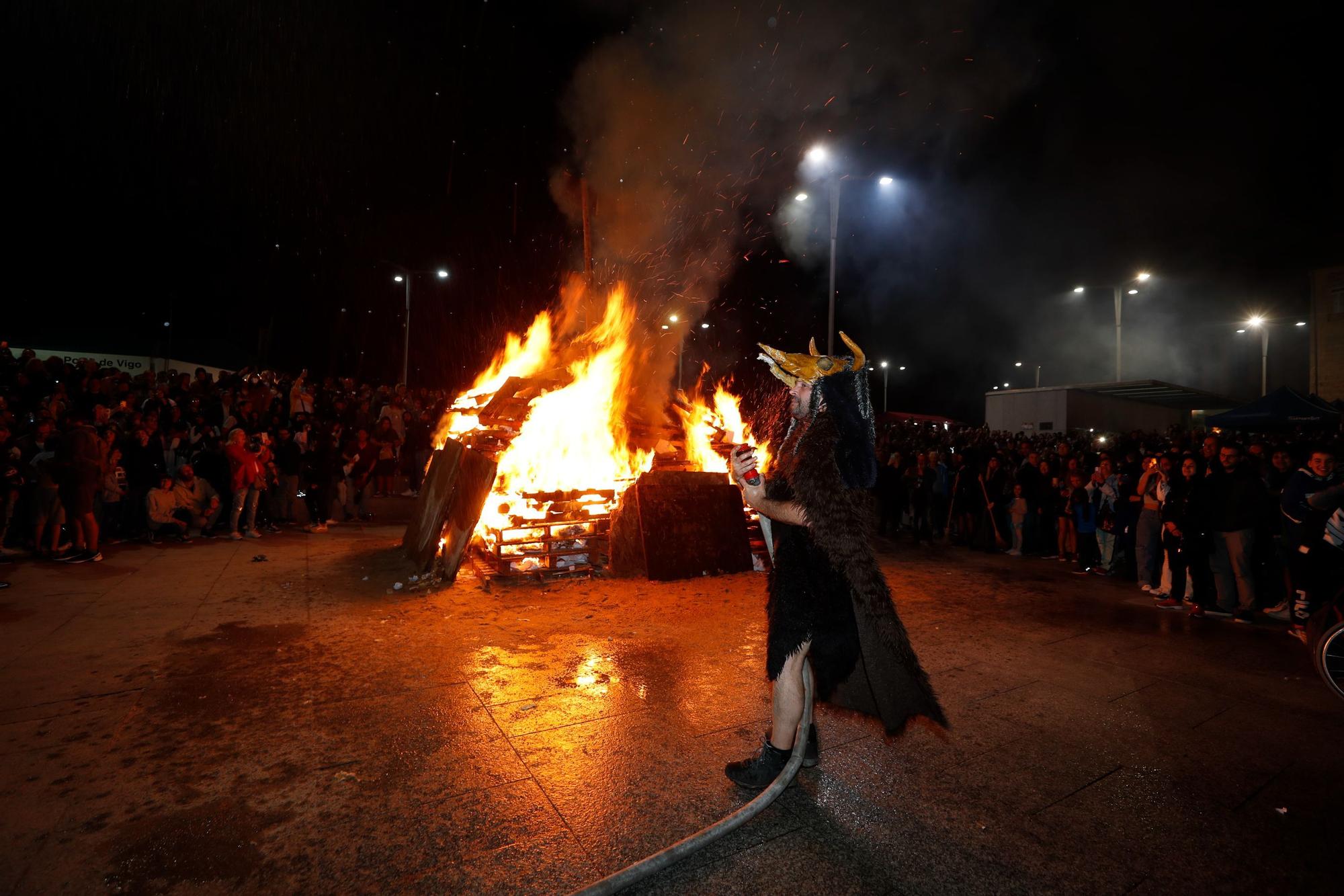 Miles de personas llenaron O Berbés durante la noche