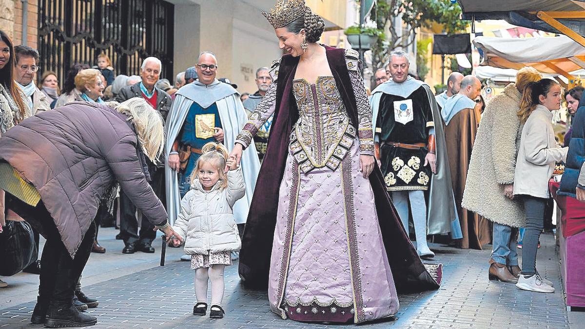 Na Violant d'Hongria 2023, Carla Sánchez, con una pequeña, este viernes.