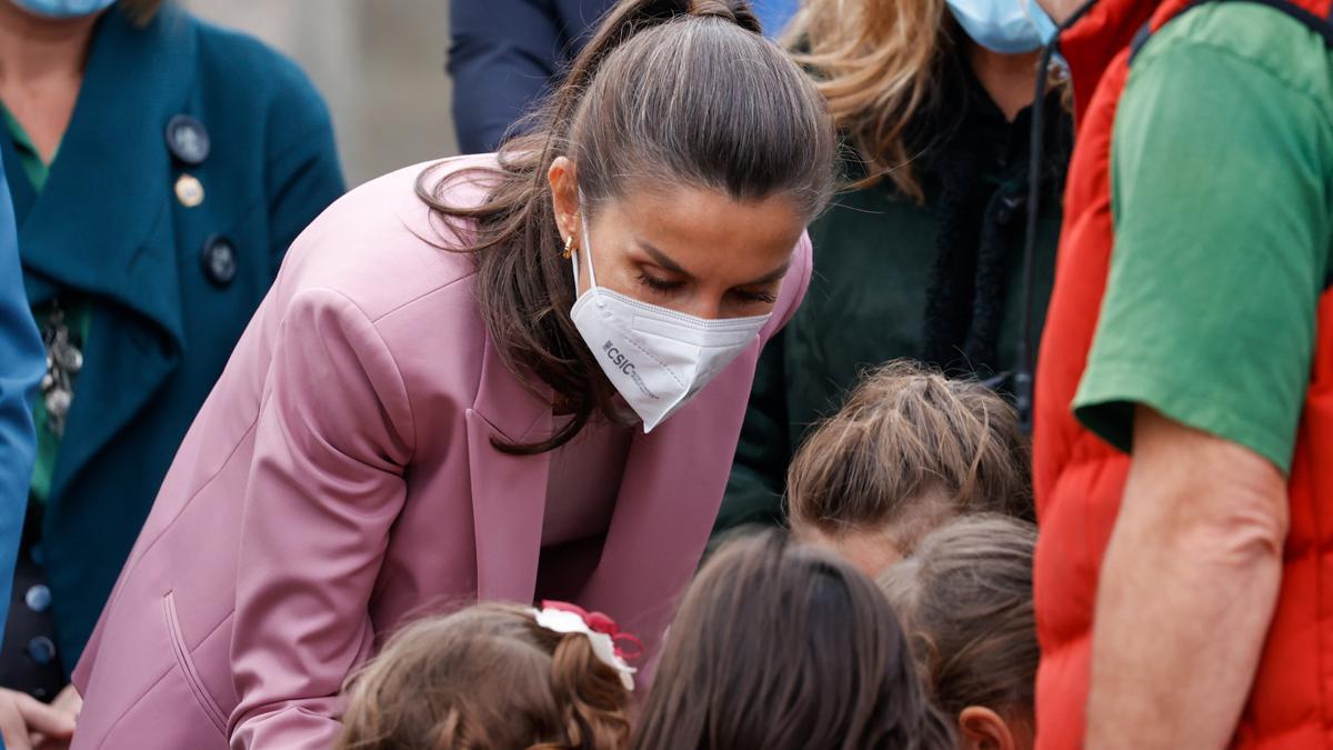 Visita al colegio Mestra Clara para dar el premio al colegio del año 2020.