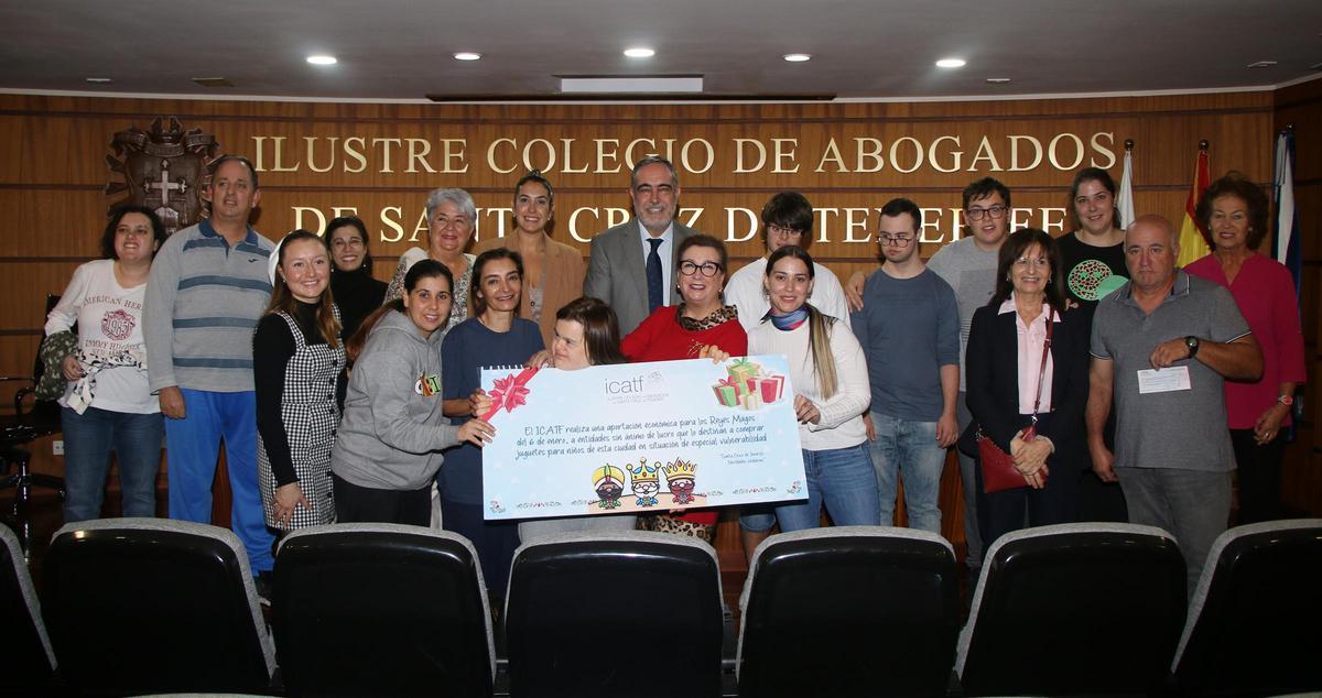 El Colegio de Abogados de Santa Cruz de Tenerife con los más desfavorecidos en Navidad