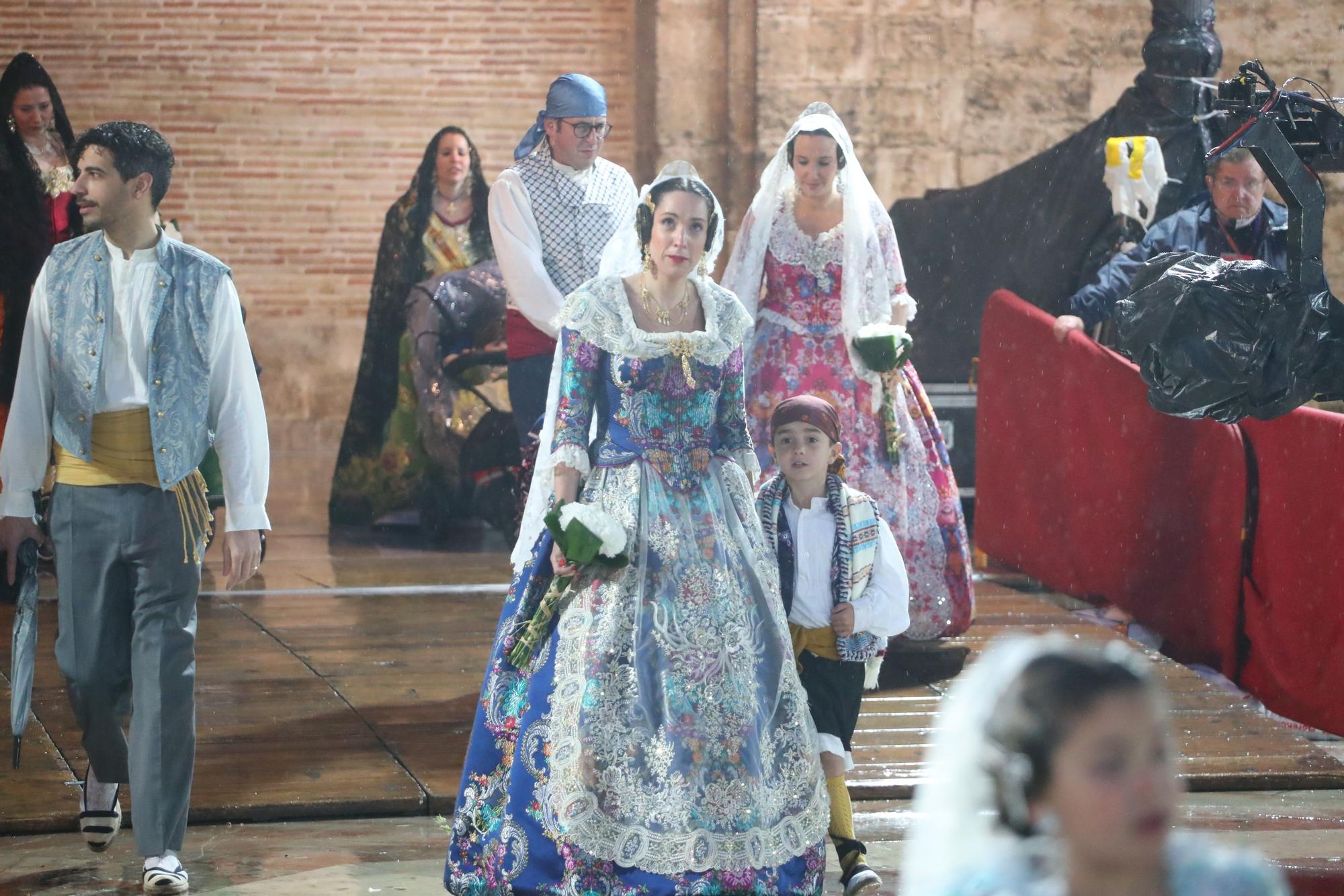 Búscate en el primer día de ofrenda por la calle de la Paz (entre las 19:00 a las 20:00 horas)