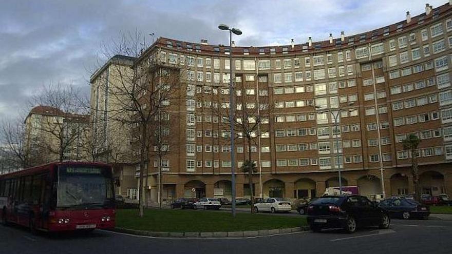 Vista de los edificios de la calle Alfonso Rodríguez Castelao en Os Rosales construidos por Fadesa. / pardellas