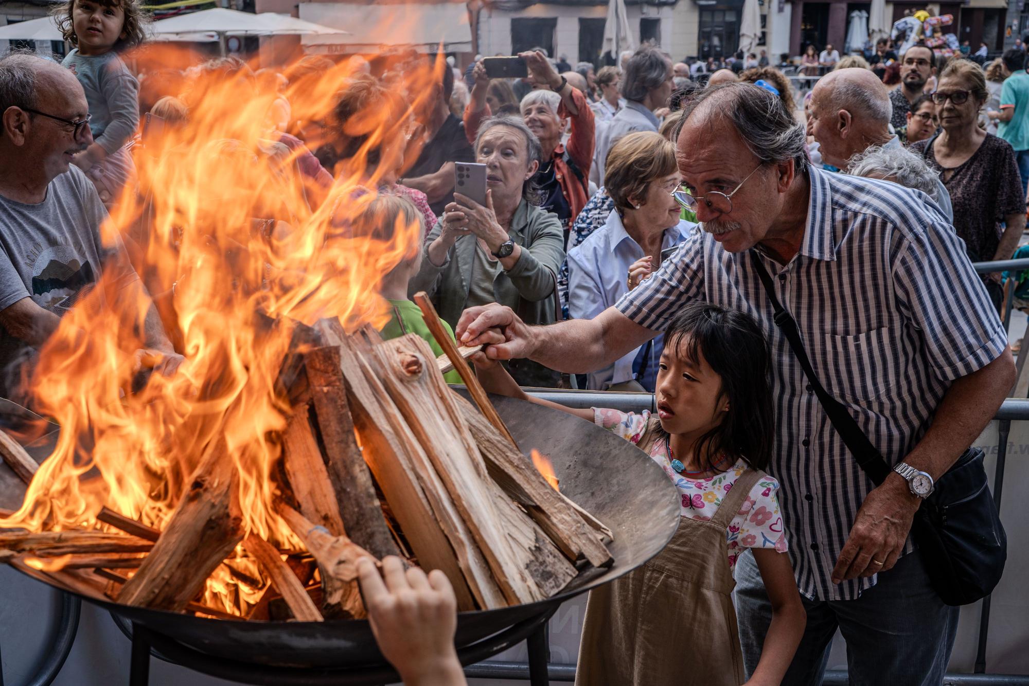 La revetlla i la flama del Canigó arriben a Manresa