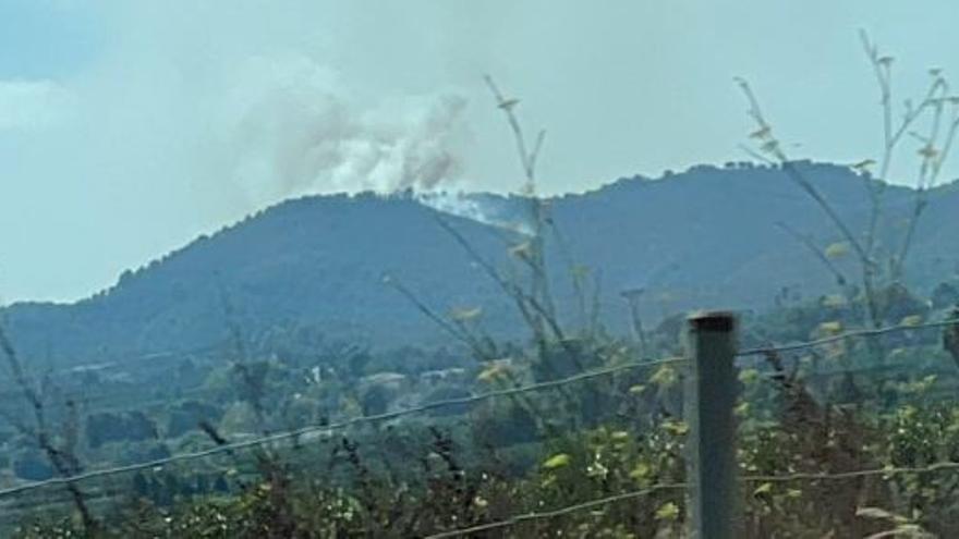 Declarados dos incendios de vegetación en Les Useres y Llombai