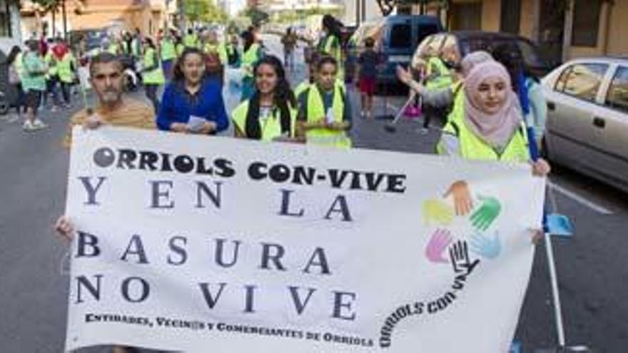 Acción de protesta por suciedad en Orriols.