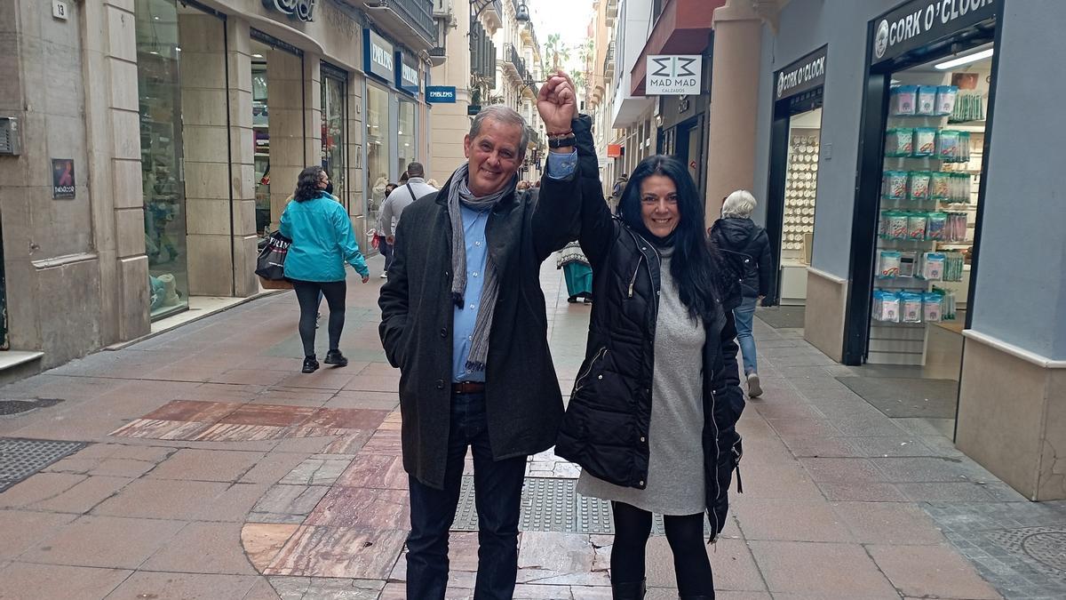 Francisco Álvarez y Rosa Galindo, de Abanico Solidario, esta semana en la calle Nueva.