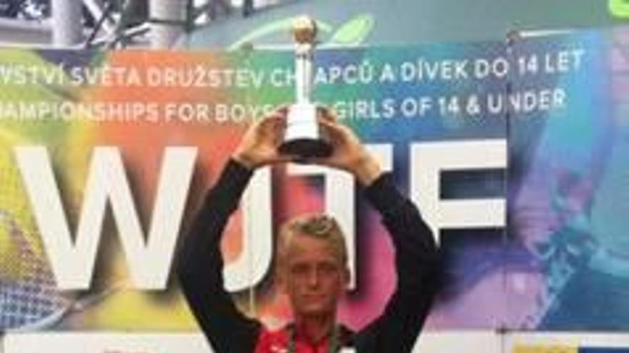 Nicola Khun, campeón mundial con Alemania por equipos infantiles