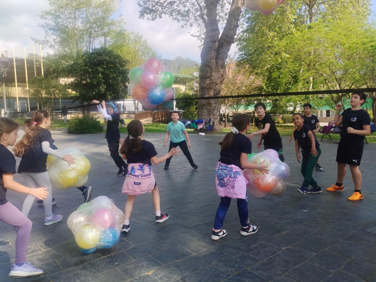 Así fue la jornada de Educación Física en la Calle del colegio Bernardo Gurdiel de Grado