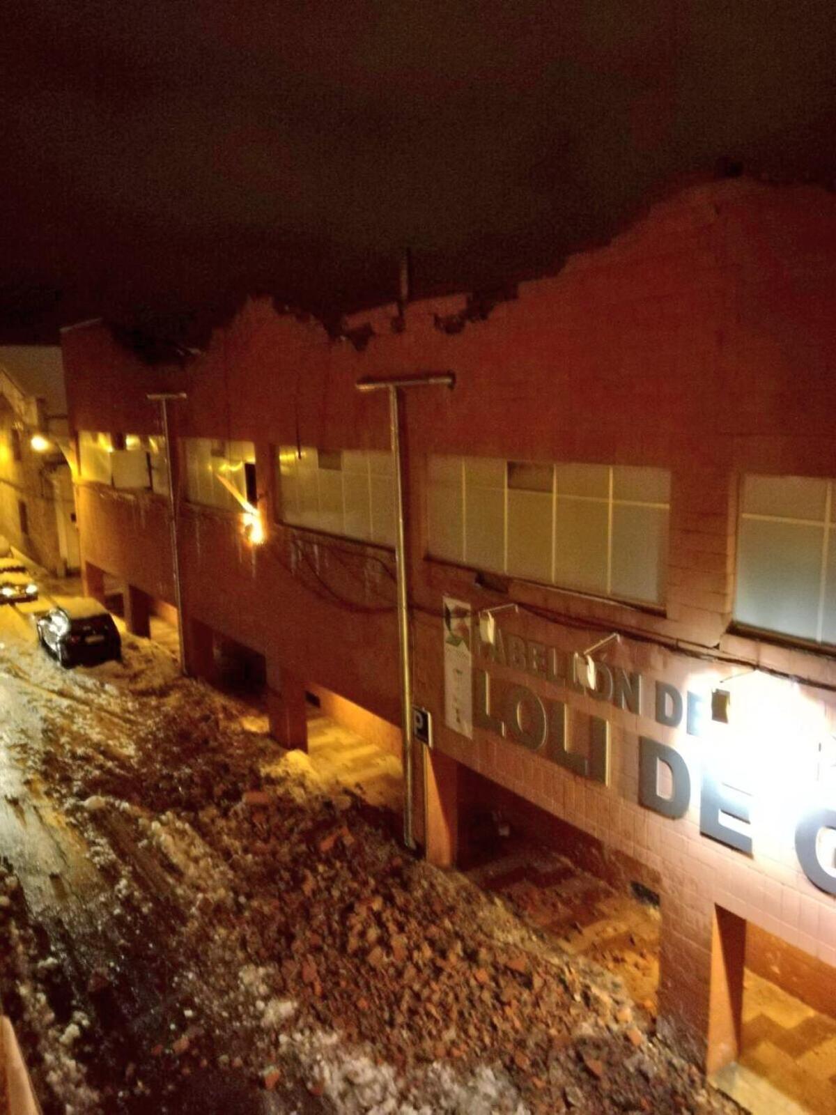 El tejado del pabellón deportivo de Cehegín se viene abajo