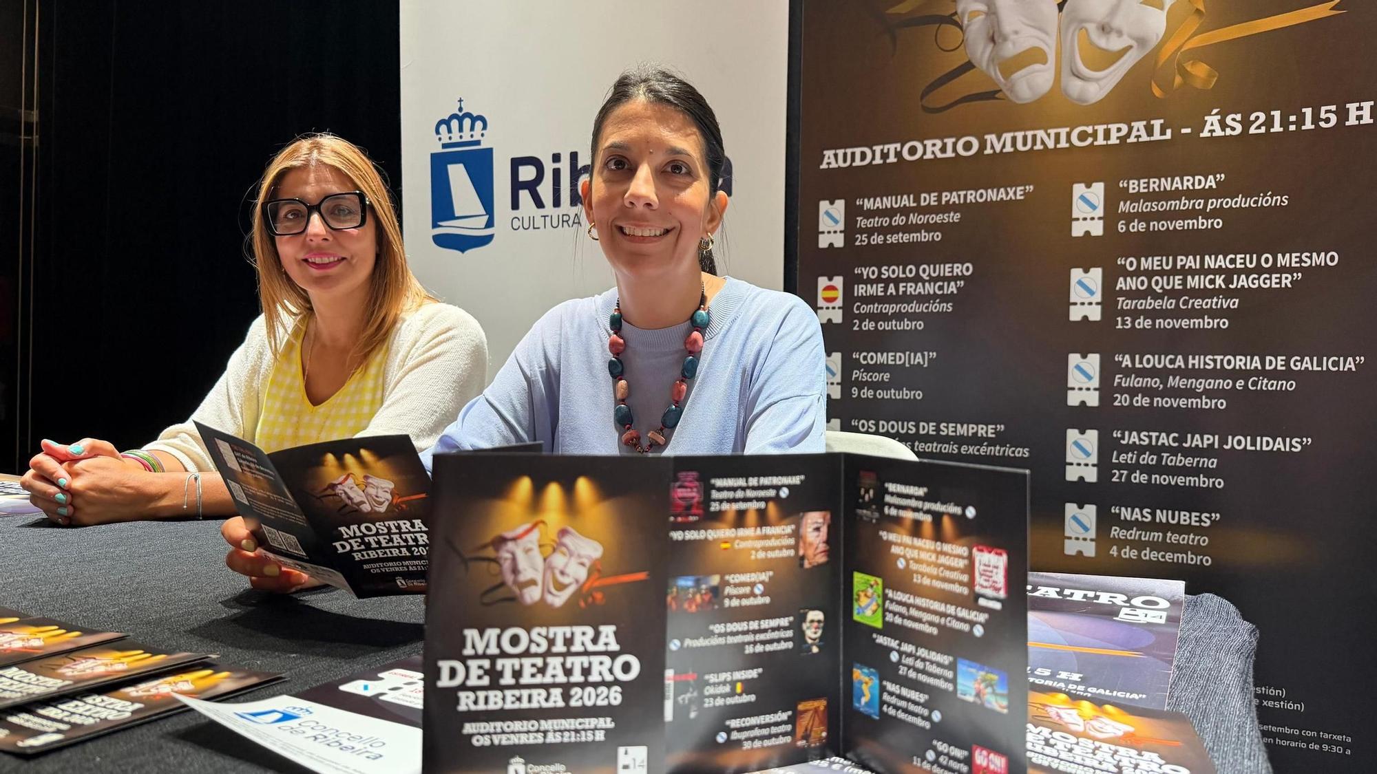 Ana Barreiro, esquerda, e María Sampedro, presentando a Mostra de Teatro.
