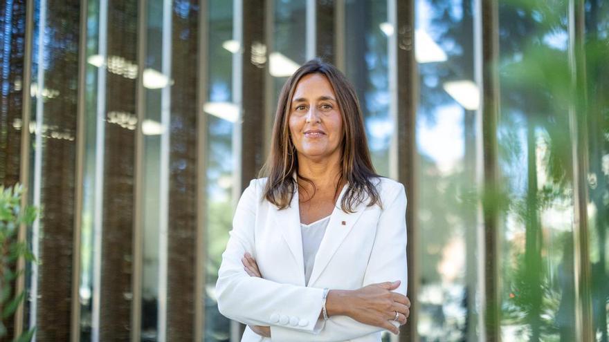 La consellera revela que ha superat un càncer de tim