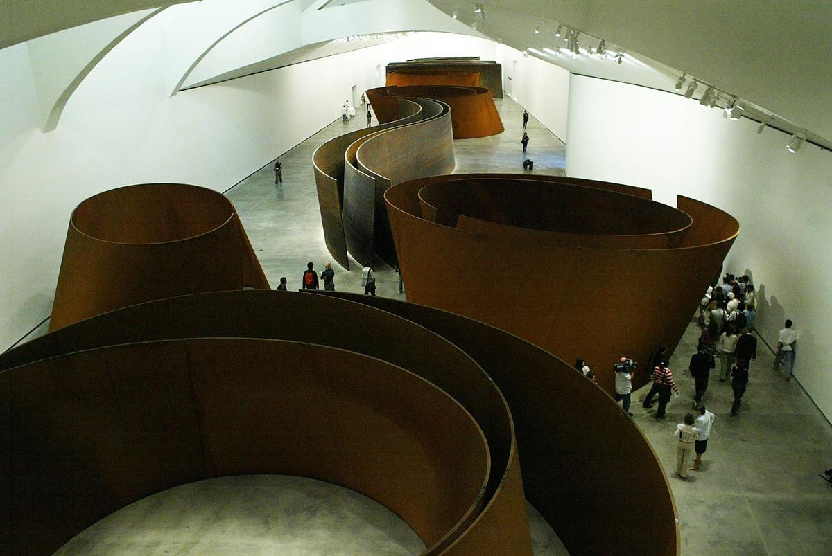 Inauguración, en 2005, de 'La materia y el tiempo' de Richard Serra en el Guggenheim.