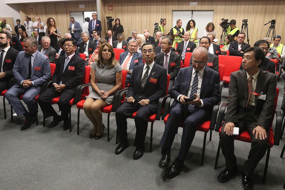 La presidenta de la Junta ha agradecido el compromiso de Fujitsu con Málaga y Andalucía y ha resaltado el hecho de que la fábrica sea "una de las más productivas de este grupo en el mundo"
