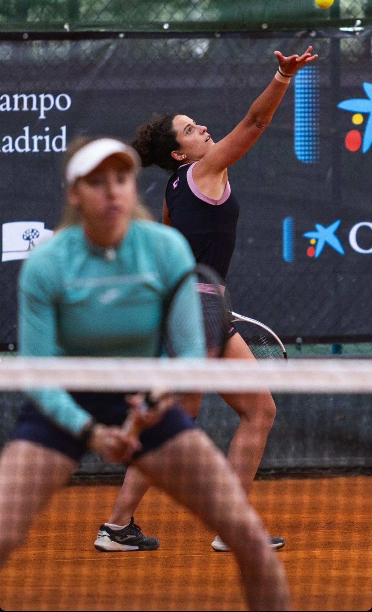 Ángela Fita, durante un partido de dobles.