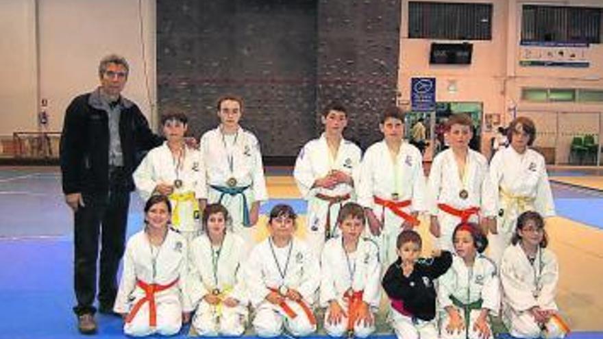 Participantes del Club Judo Lena alevín. / club judo lena