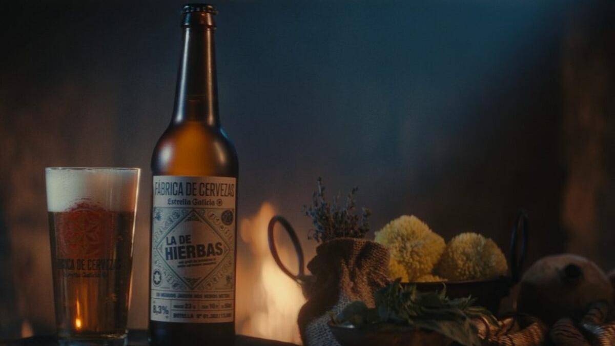 Estrella Galicia lanza ‘La de Hierbas’, inspirada en una receta ancestral