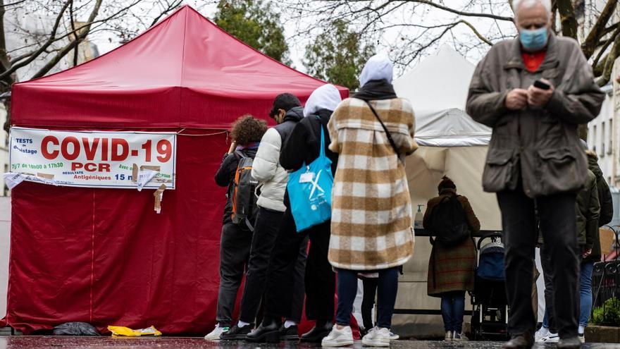 Francia impone el teletrabajo y adelanta la dosis de recuerdo