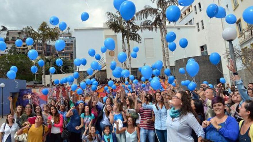 Suelta de globos en la Facultad de Formación de Profesorado. | yaiza socorro