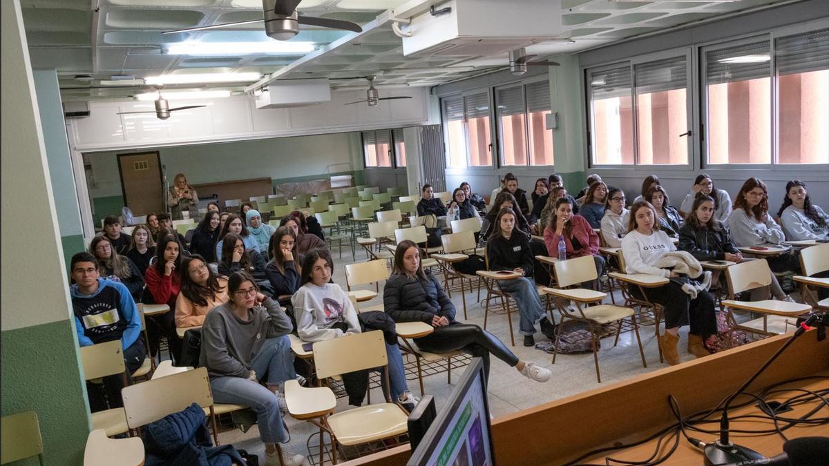 Alumnes de formació professional de l'Institut de Montilivi, durant l'acte.
