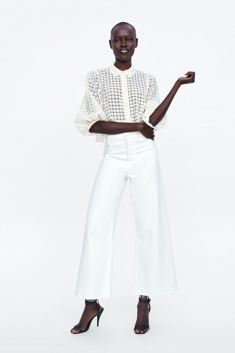 La blusa de flores de Zara, con el pantalón 'culotte' blanco que se ha vuelto viral