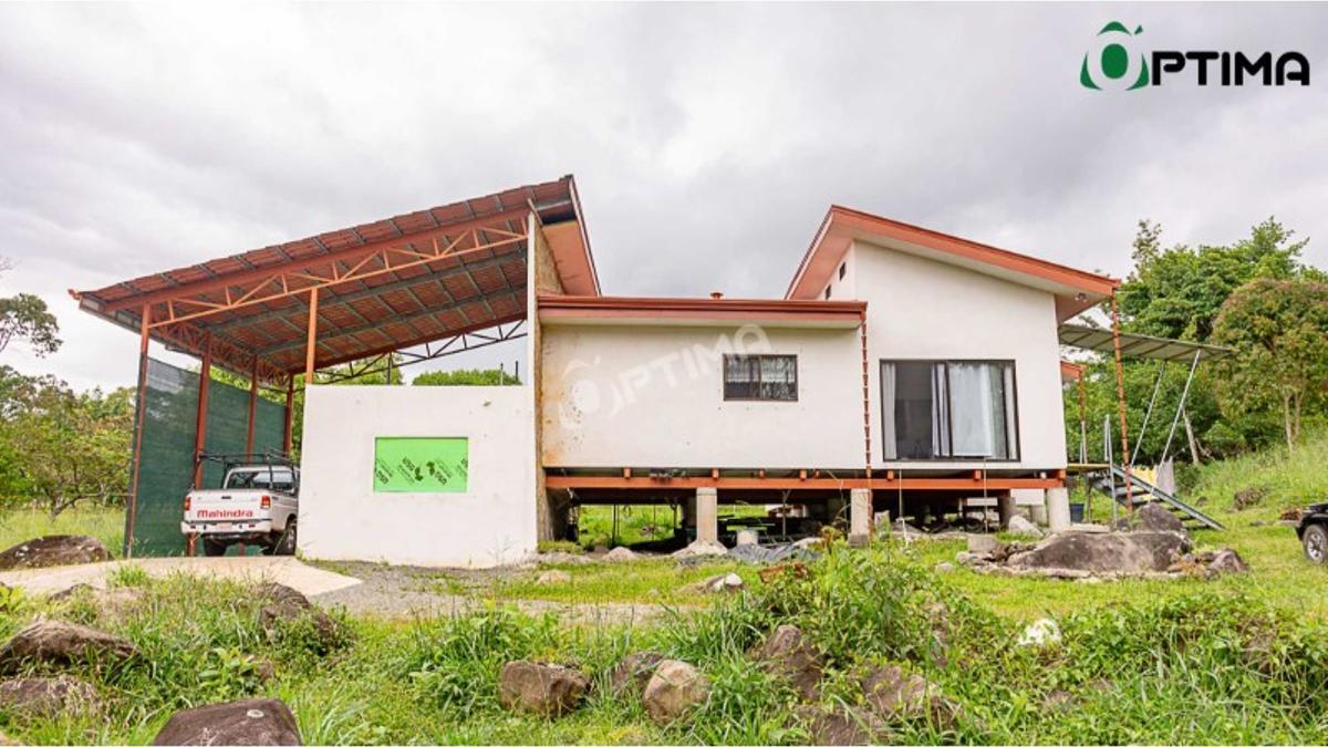 Casa con terreno en Costa Rica