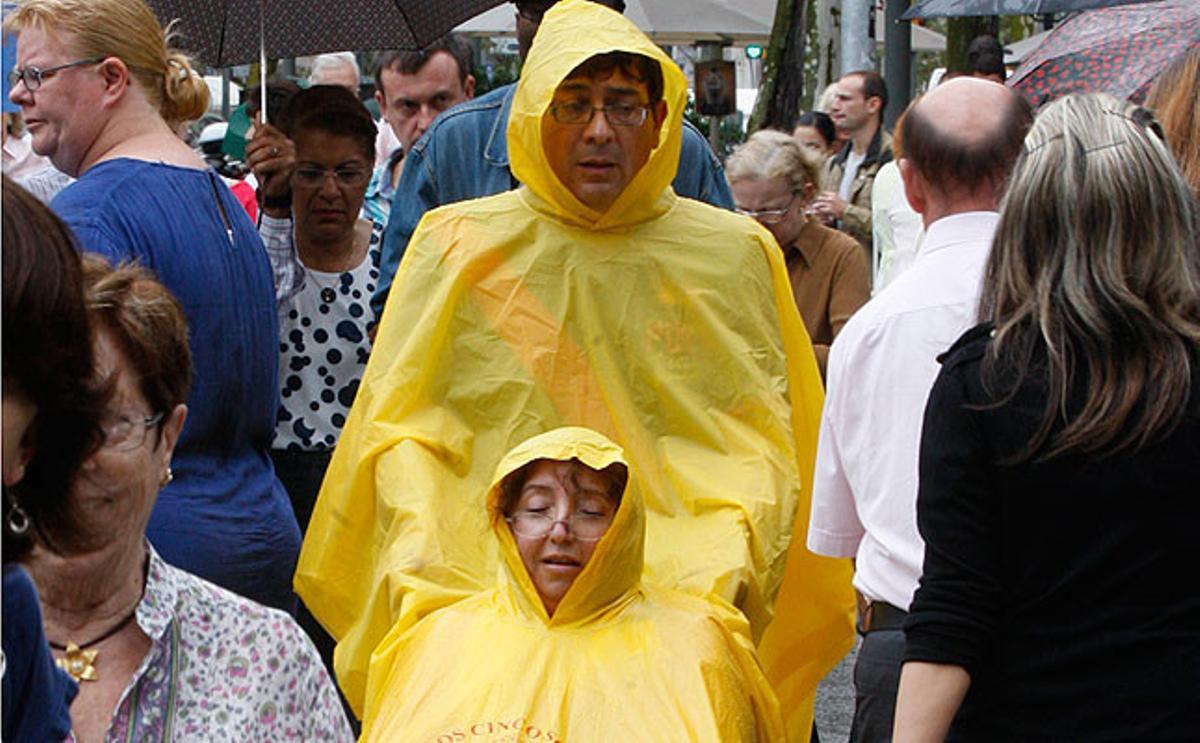 L’impermeable és la peça més adequada per a la pluja, encara que no la més vista quan hi ha núvols.