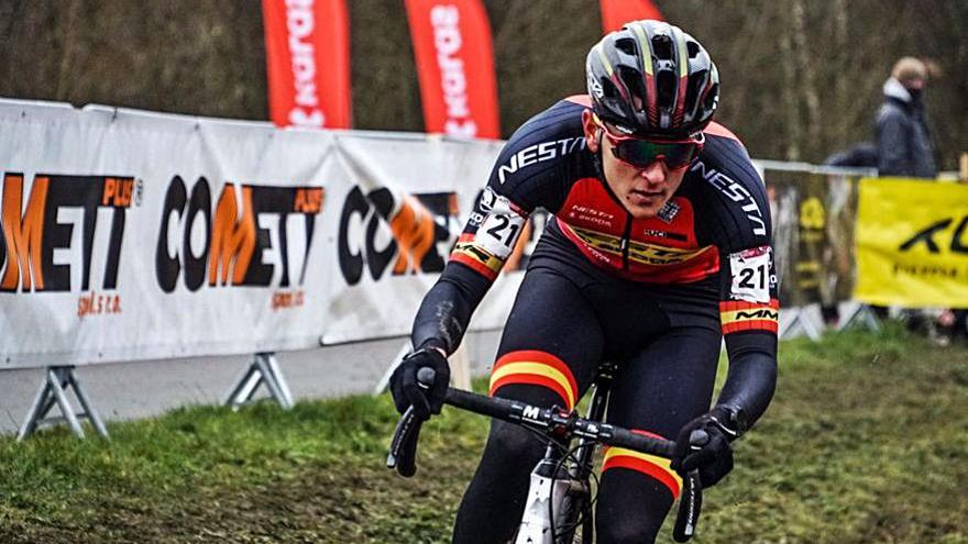 Ivan Feijóo, preparado para competir en el mundial de ciclocross en Bélgica