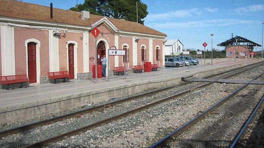Adif acometerá obras de reforma y mejora de la estación de tren de Crevillent con una inversión de 50.000 euros