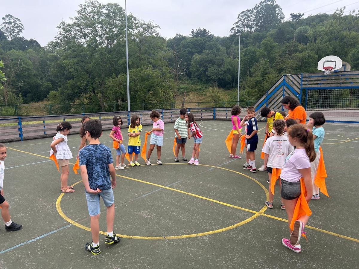 EN IMÁGENES: Niños participando en juegos en Lieres en las colonias urbanas de Siero