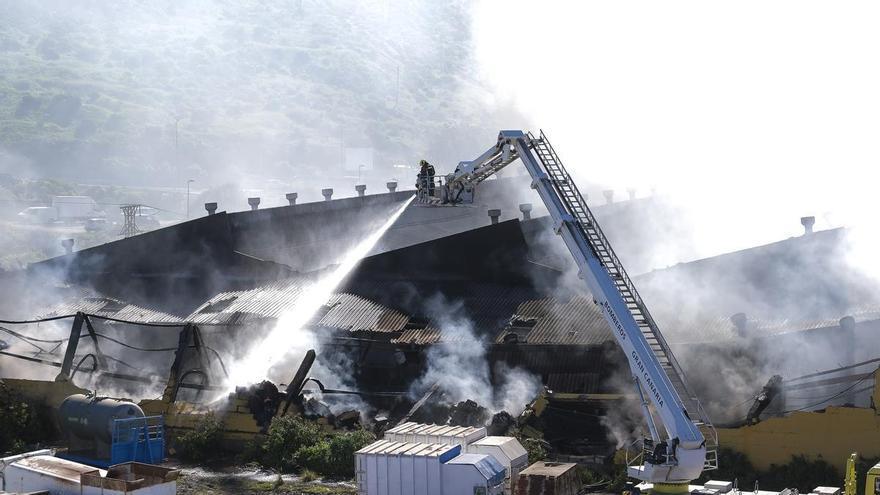 Incendio en una nave del polígono industrial Cruz de la Gallina