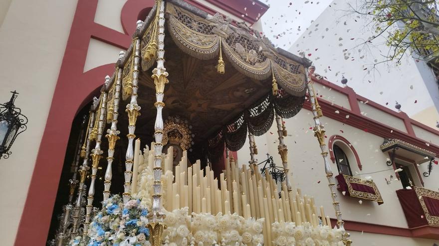 Salida y petalá a la Virgen de los Ángeles en su capilla de Los Negritos al comenzar su estación de penitencia