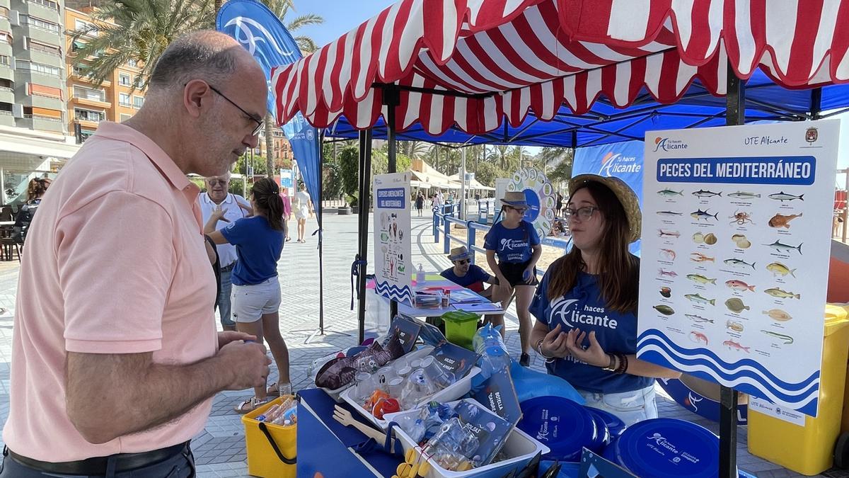 El concejal de Limpieza, Manuel Villar, en la inauguración de la campaña