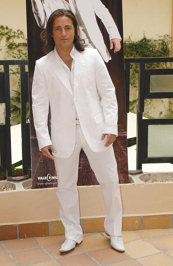 David Bustamante, de blanco en 2002