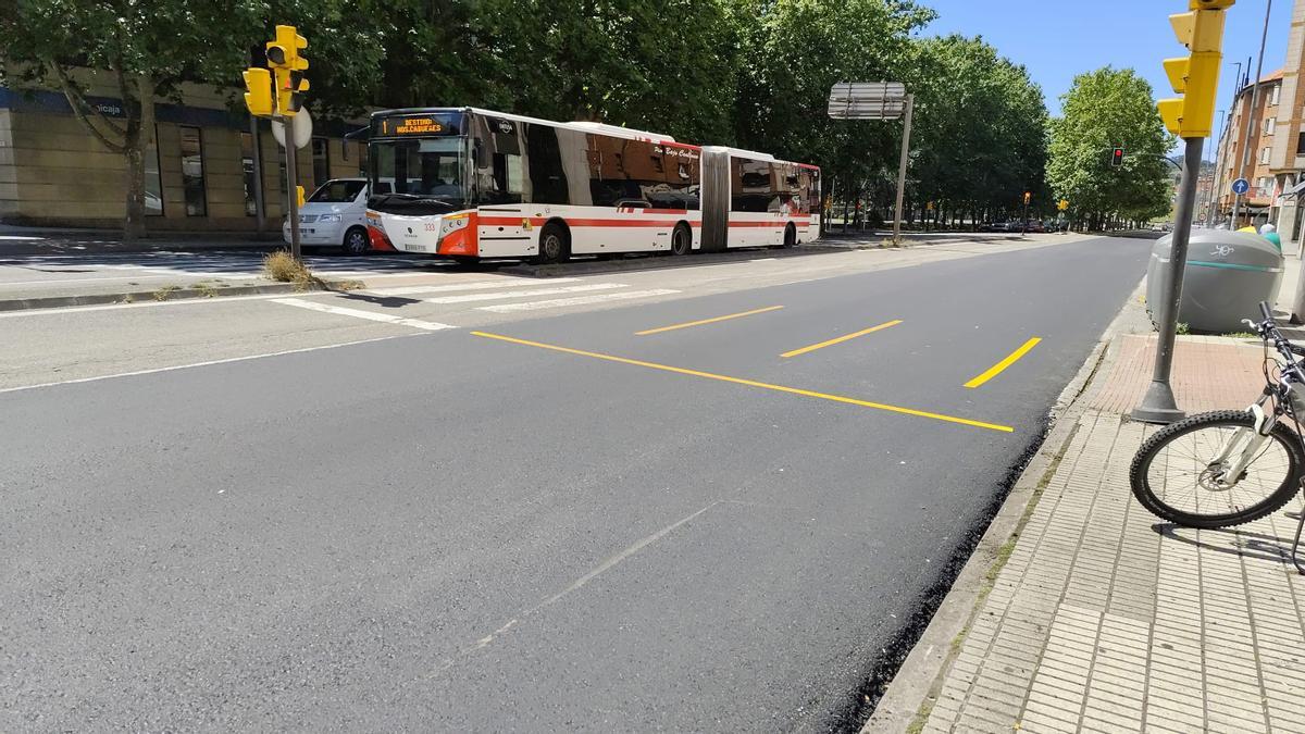 Señalización del paso de peatones en uno de los tramos ya reasfaltados.