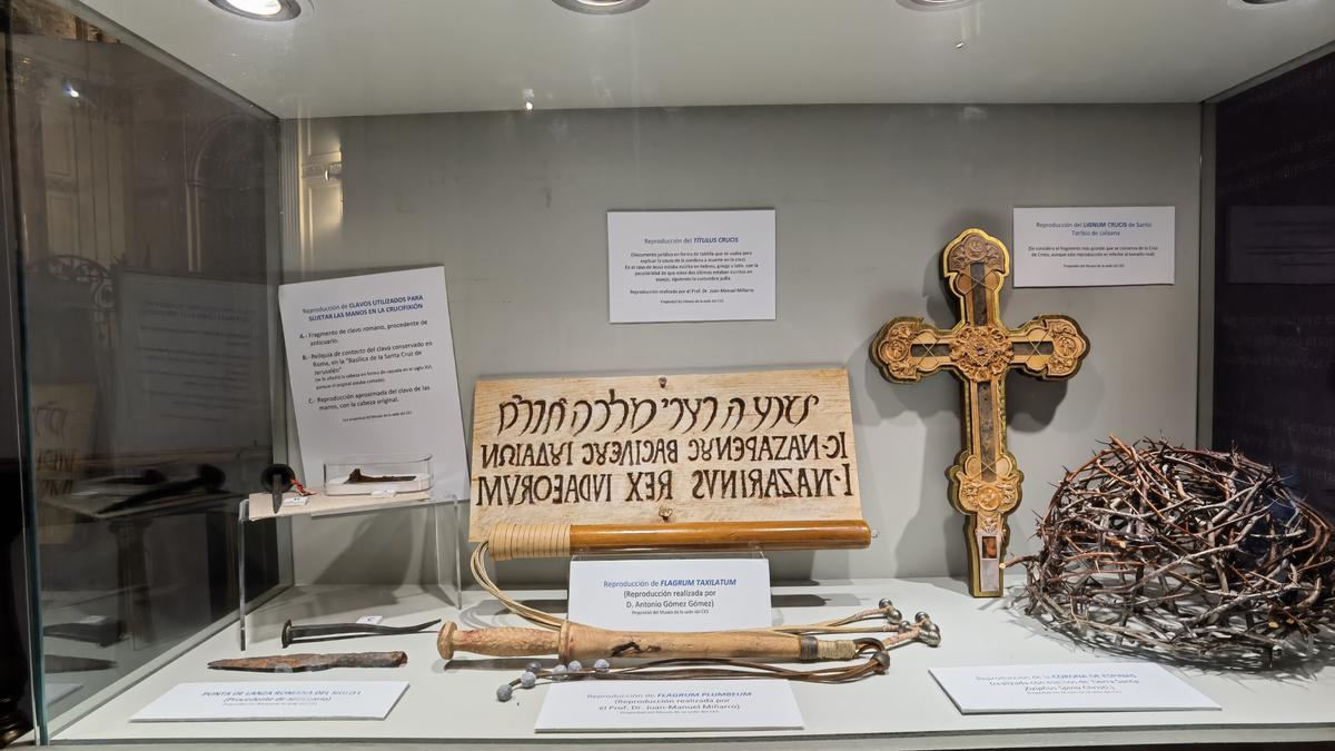 En la muestra hay varios objetos que relacionan Santo Cáliz y Pasión de Cristo