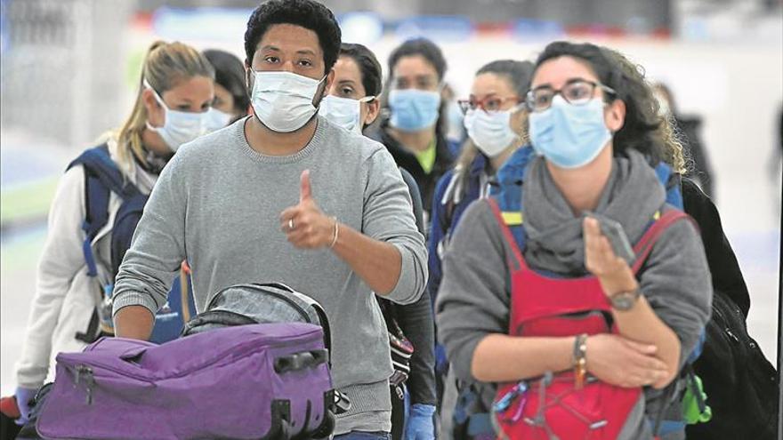 Calviño se resiste a cerrar toda la actividad productiva no esencial