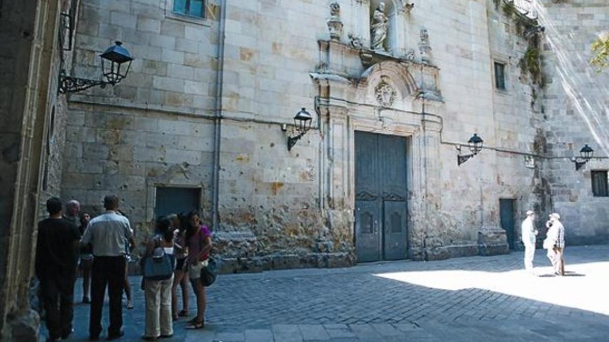 Plaza de Sant Felip Neri, que conserva aún las cicatrices de los bombardeos.