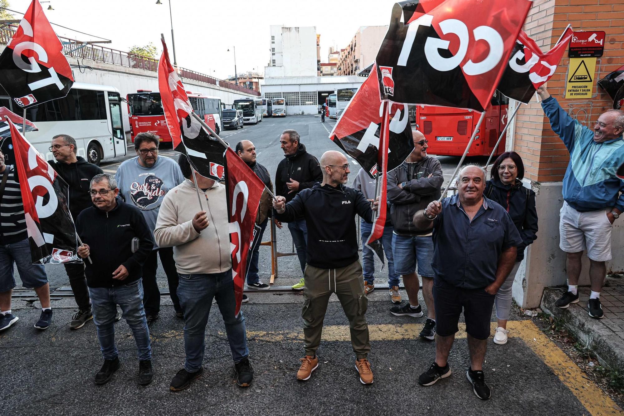 Imágenes de la huelga de los trabajadores de Automóviles La Alcoyana Vectalia