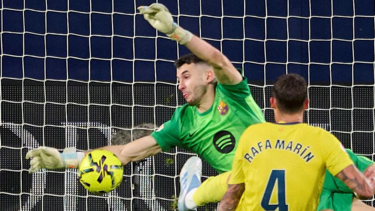 Joan Garcia atura un xut de Rafa Marín, ahir. | AFP7