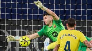 Joan Garcia atura un xut de Rafa Marín, ahir. | AFP7