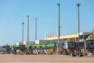 El Gobierno se olvida de cambiar el nombre al aeropuerto de Sevilla