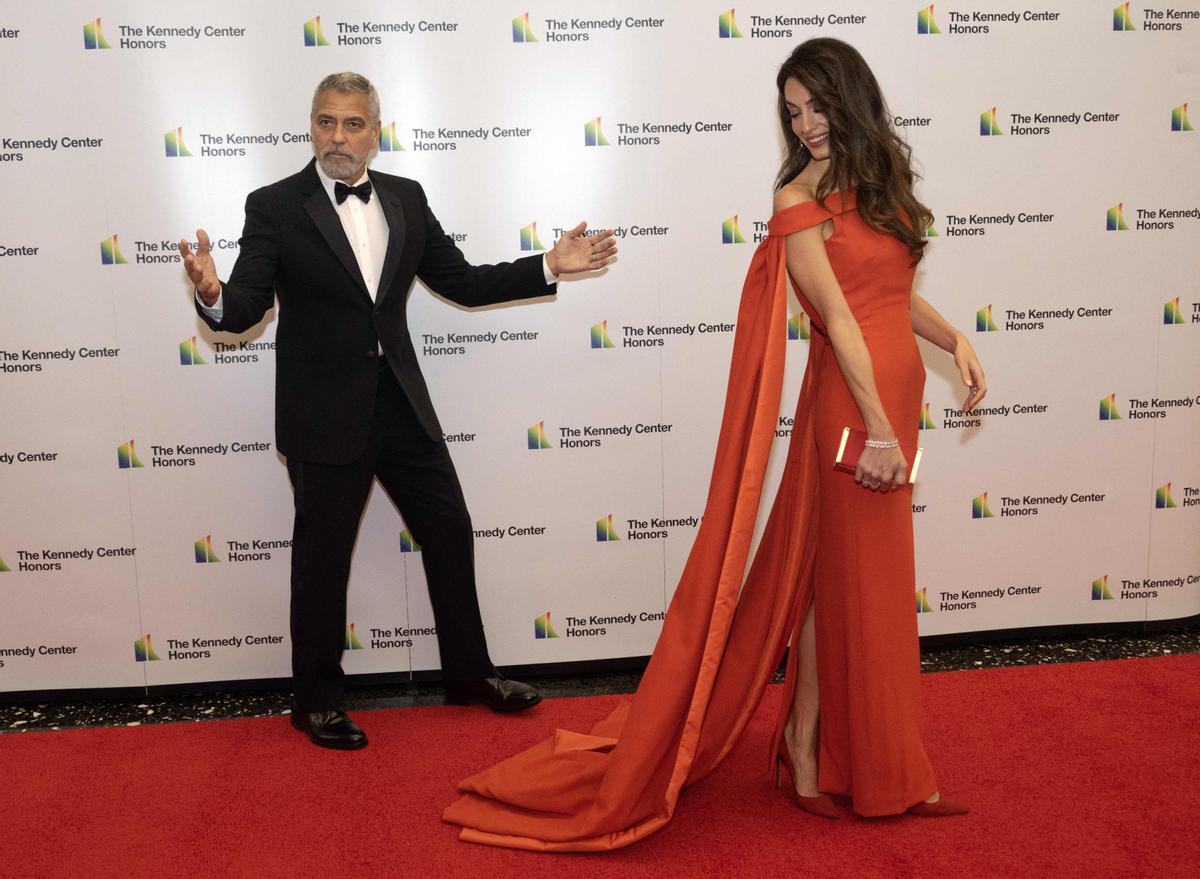 George Clooney bromea con su mujer Amal