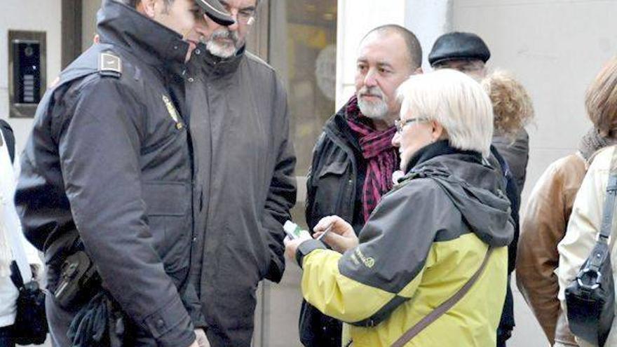 Serrat ha presentado ante la Policía una denuncia por acoso