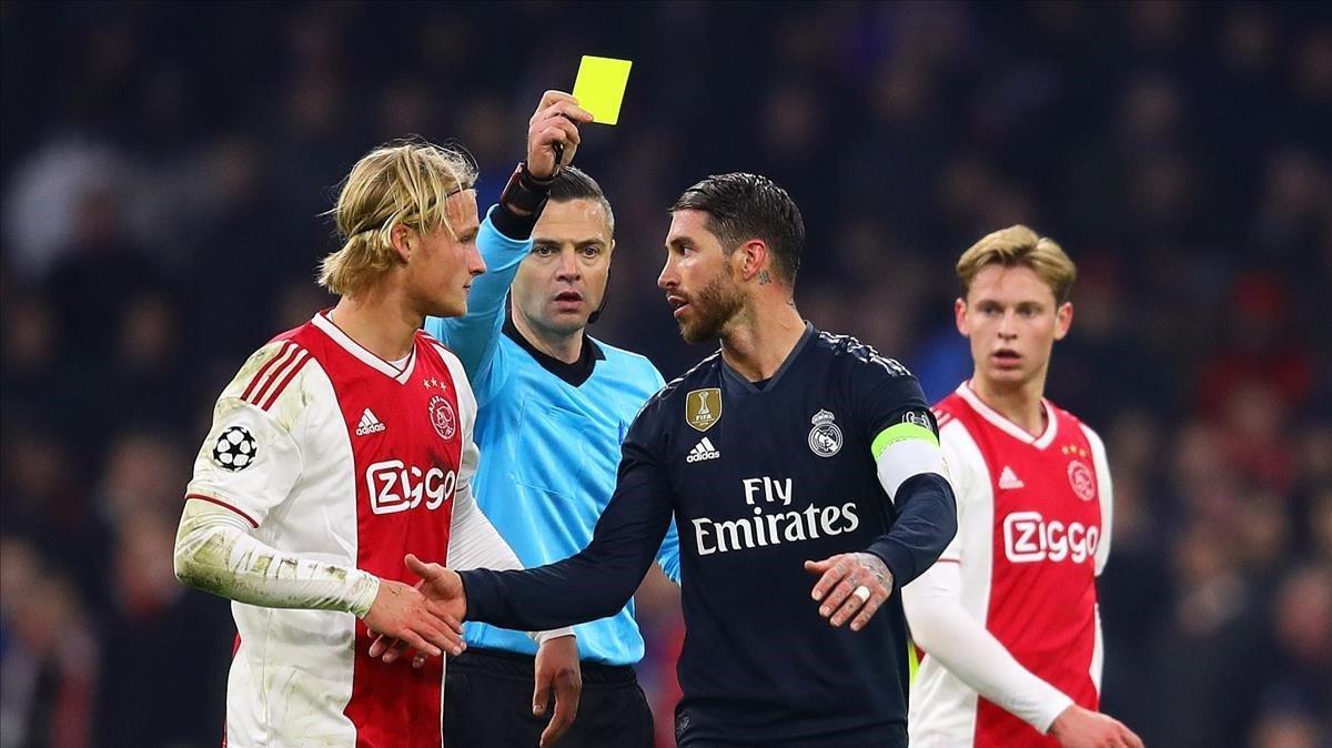 aguasch46959466 amsterdam  netherlands   february 13  referee damir skomina 190214120227