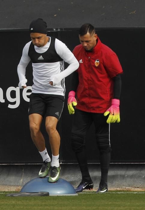 Las imágenes del entrenamiento del Valencia de este sábado