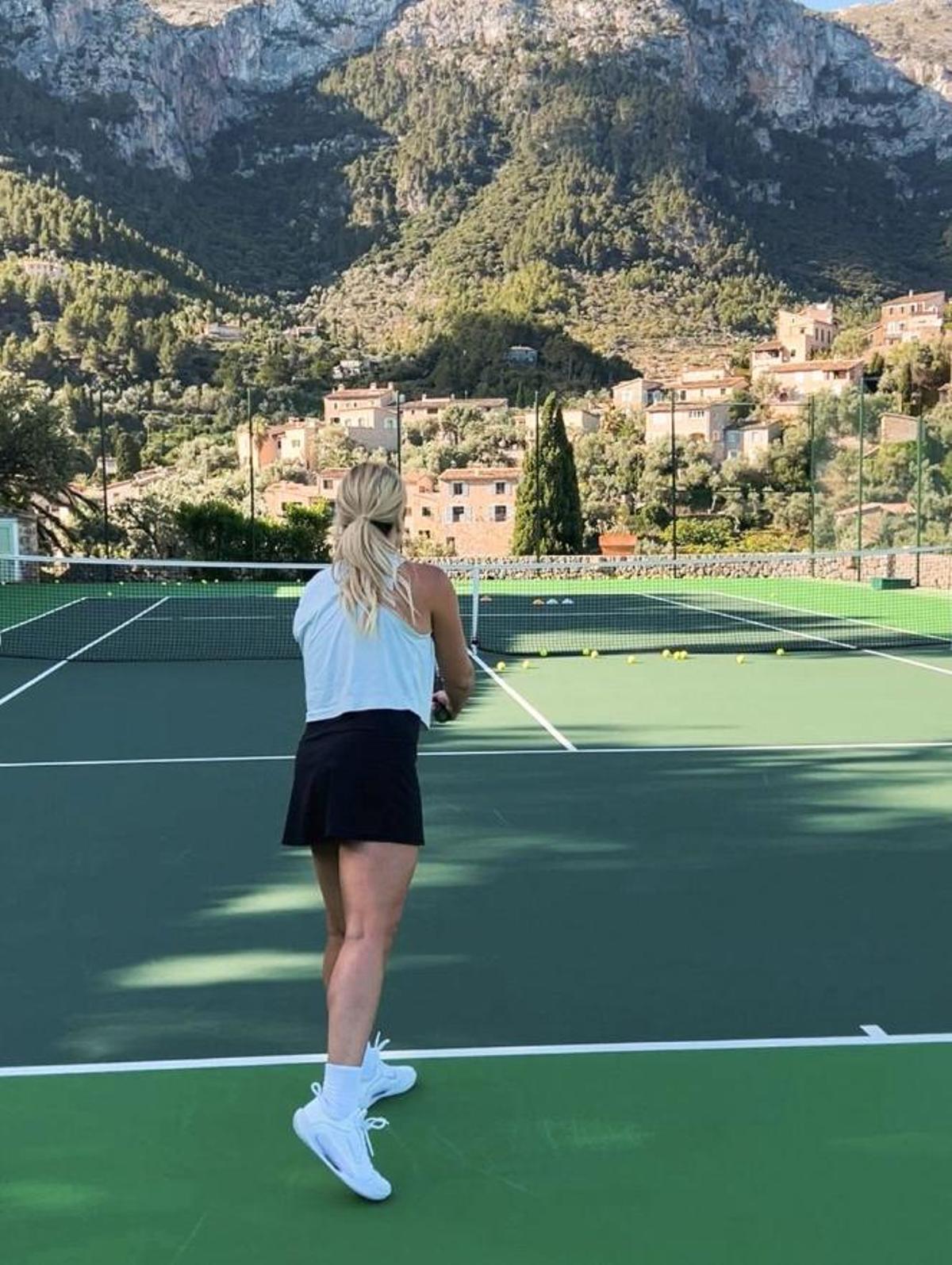 Shea en una de las clases de tenis en Mallorca.