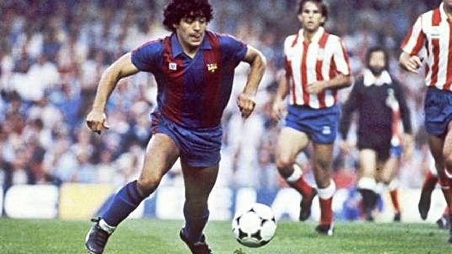 Diego Armando Maradona, vestint la samarreta blaugrana.