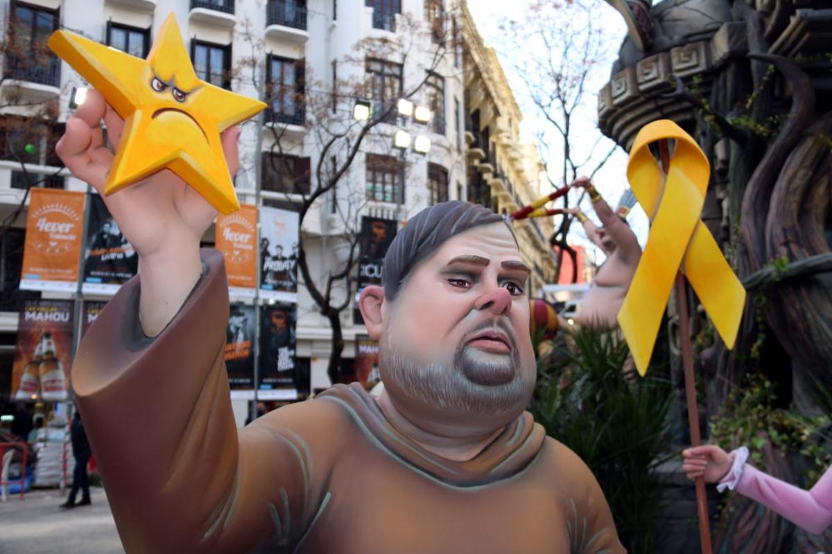 Oriol Junqueras a la falla Almirall Cadarso-Comte Altea com un religiós Oriol Junqueras a la falla Almirall Cadarso-Comte Altea com un religiós