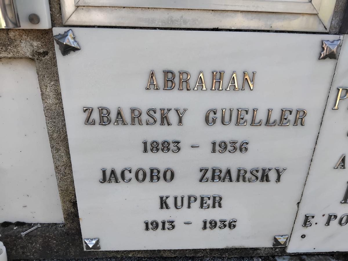 Lápida de Abraham y Jacobo Zbarsky en San Mauro